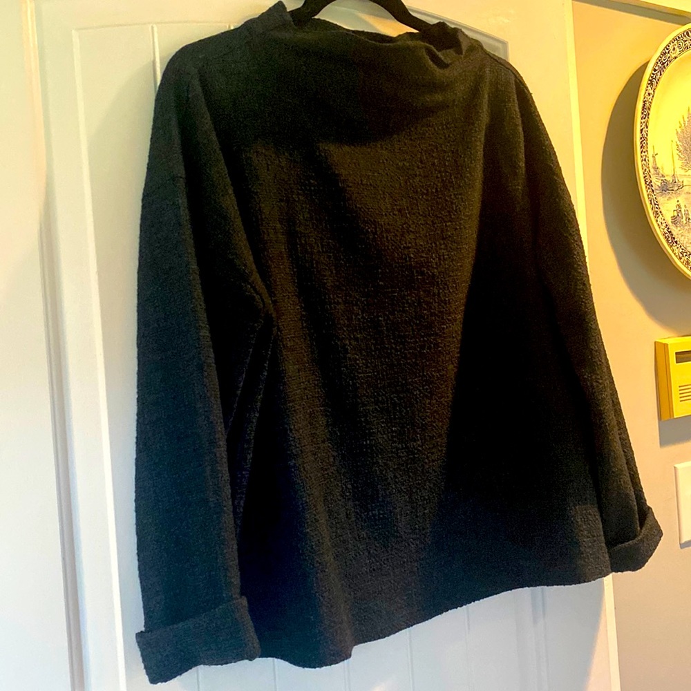 Eileen Fisher uniquely beautiful top.